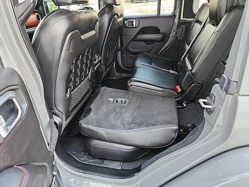 Used 2019 Jeep Wrangler Unlimited Rubicon w/ Dual Top Group AWD/4WD image 28