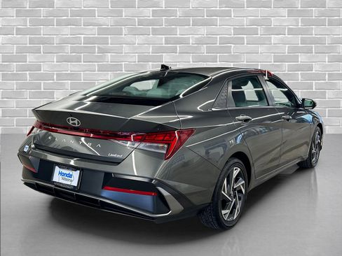 Used 2025 Hyundai Elantra Limited image 5