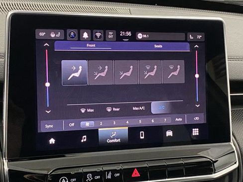 New 2025 Jeep Compass Latitude w/ Sun & Sound Group image 19