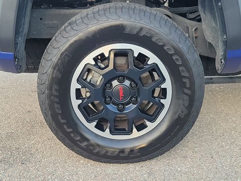 Used 2024 Toyota Tacoma TRD Off-Road image 9