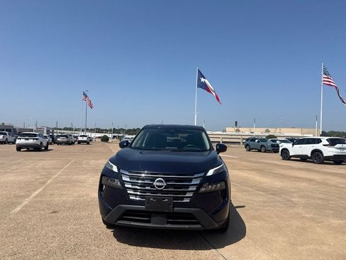 Certified 2025 Nissan Rogue SV FWD image 5