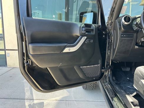 Used 2017 Jeep Wrangler Unlimited Rubicon w/ Cold Weather Group AWD/4WD image 13