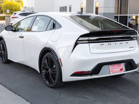 New 2026 Toyota Prius Plug-In Hybrid FWD image 6