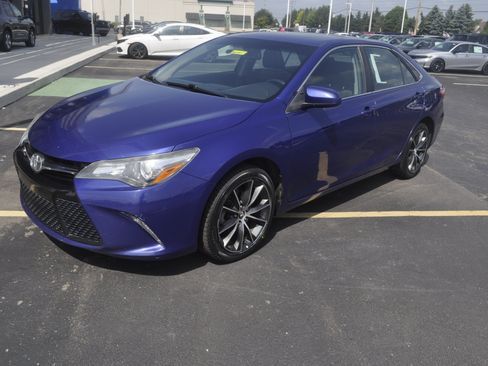Used 2015 Toyota Camry XSE w/ Moonroof Package FWD image 1