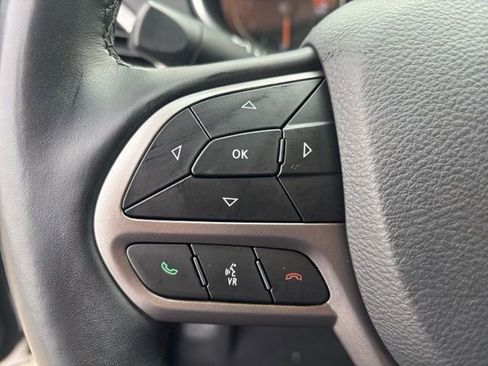 Used 2020 Jeep Cherokee Limited image 19