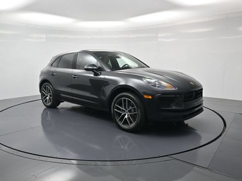 Certified 2026 Porsche Macan AWD/4WD image 32