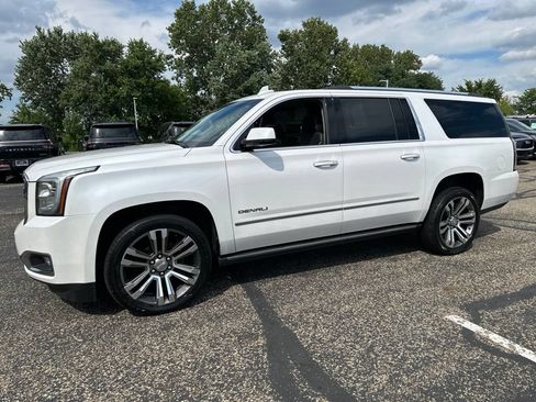 Used 2019 GMC Yukon XL Denali w/ Denali Ultimate Package AWD/4WD image 10