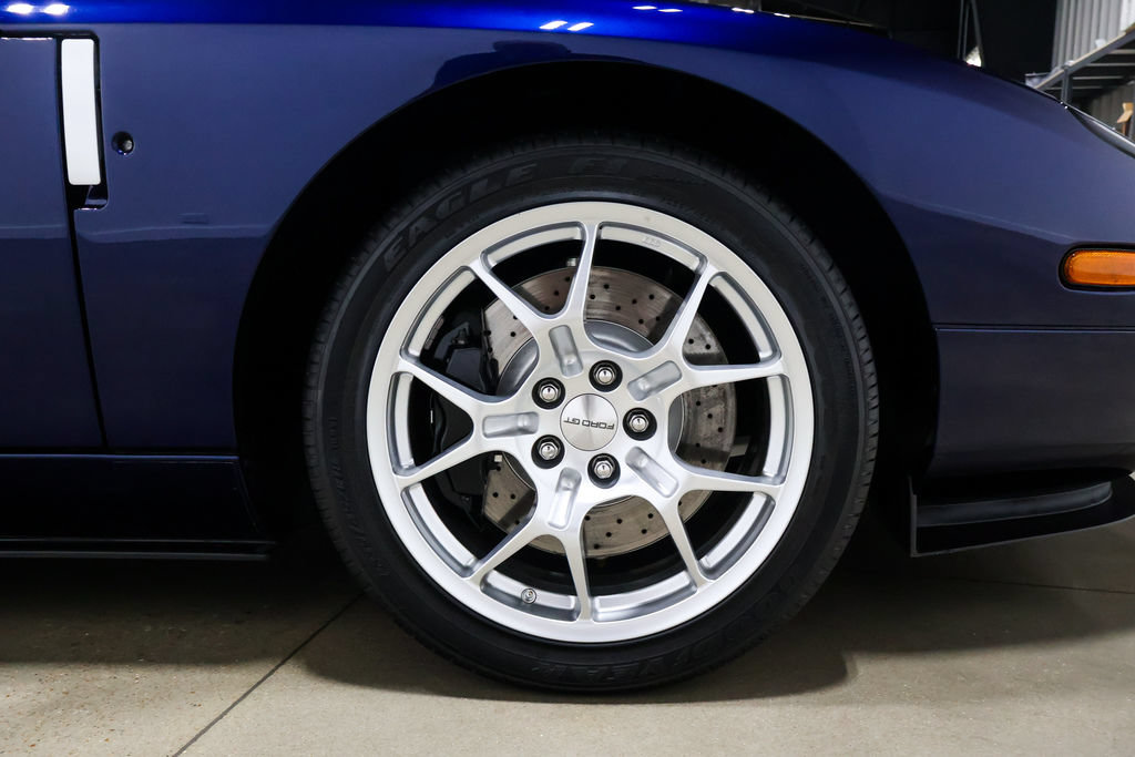 Used 2005 Ford GT RWD image 79