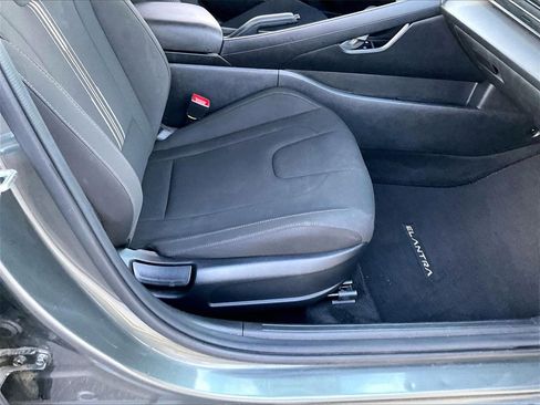 Used 2025 Hyundai Elantra Sport image 34