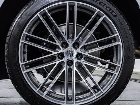 Certified 2025 Porsche Macan AWD/4WD image 25