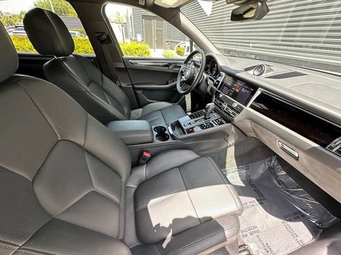 Used 2023 Porsche Macan AWD/4WD image 42