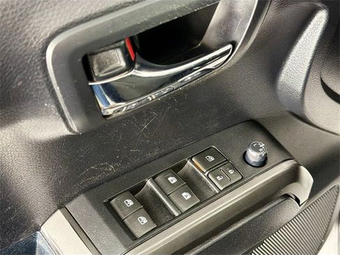 Used 2017 Toyota Tacoma SR5 image 18
