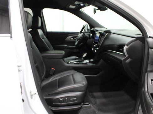 Used 2022 Chevrolet Traverse LT FWD image 26