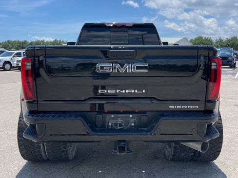 Used 2024 GMC Sierra 3500 Denali Ultimate AWD/4WD image 6