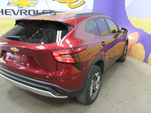 Used 2024 Chevrolet Trax LT w/ Driver Confidence Package FWD image 8