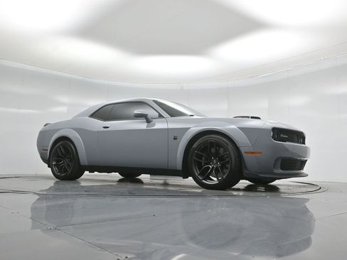 Used 2021 Dodge Challenger R/T Scat Pack RWD image 3