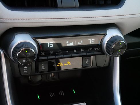 Certified 2025 Toyota RAV4 XLE image 23