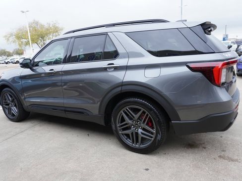 Certified 2025 Ford Explorer ST-Line w/ Premium Package image 4