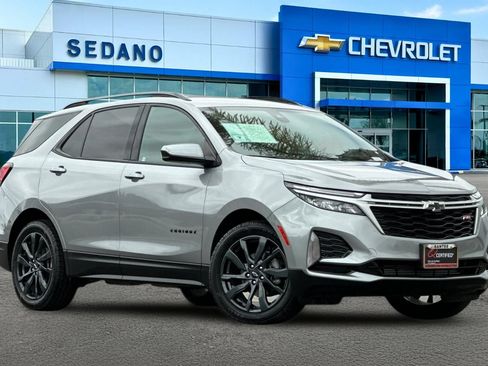 Used 2023 Chevrolet Equinox RS FWD image 2