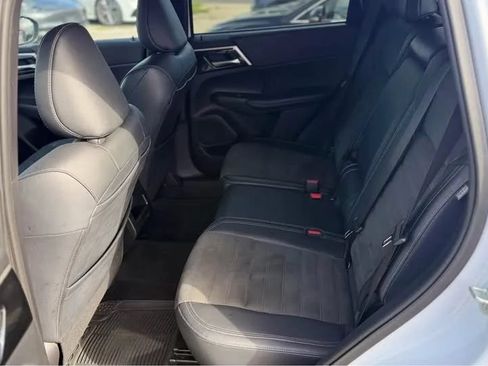 Used 2024 Mitsubishi Outlander FWD image 13