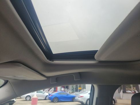 Used 2023 Toyota Sienna XLE w/ XLE Plus Package image 19