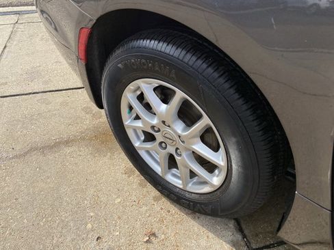 Used 2023 Chrysler Pacifica Touring-L image 30