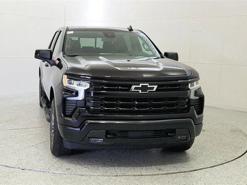 Used 2023 Chevrolet Silverado 1500 RST AWD/4WD image 2