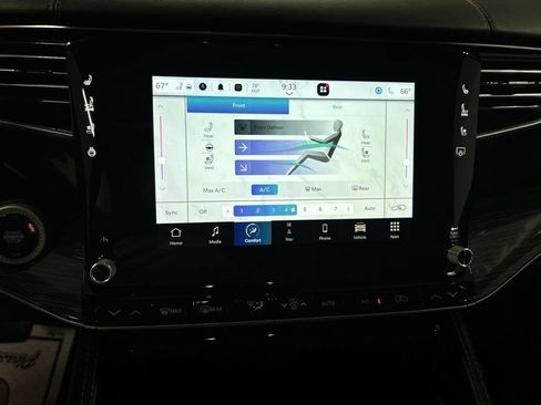 Used 2022 Jeep Wagoneer Series III w/ Premium Group I AWD/4WD image 17