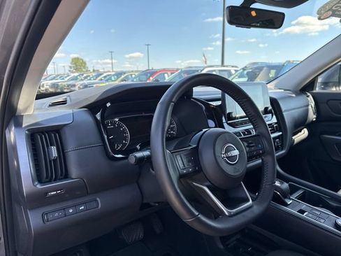 Used 2025 Nissan Pathfinder SL w/ Cargo Package AWD/4WD image 9