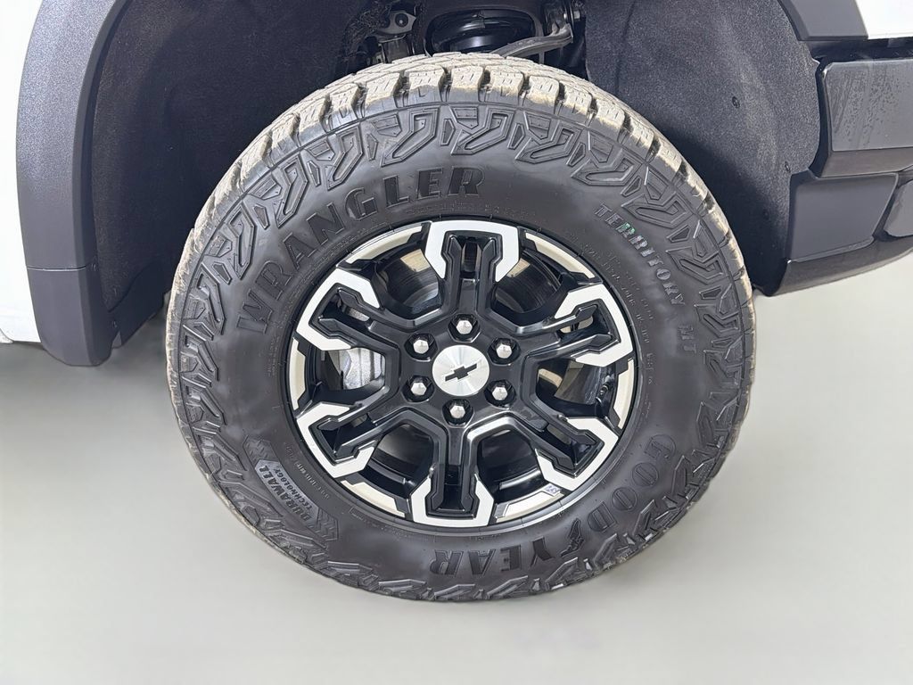 Used 2025 Chevrolet Silverado 1500 ZR2 AWD/4WD image 29