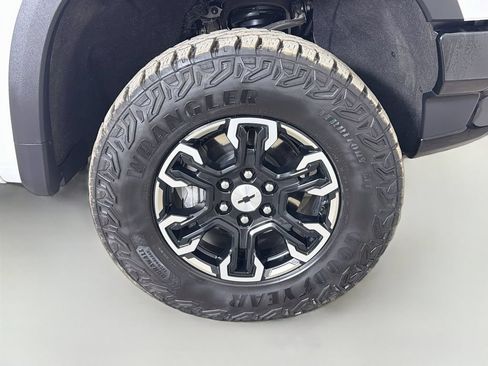 Used 2025 Chevrolet Silverado 1500 ZR2 AWD/4WD image 29