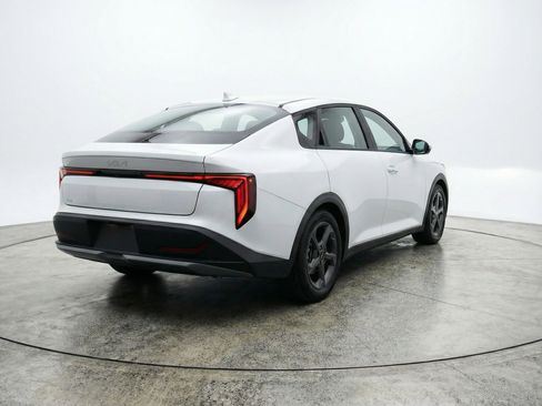Used 2025 Kia K4 LXS image 9