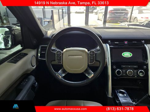 Used 2018 Land Rover Discovery HSE image 16