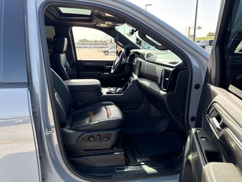 Used 2024 GMC Sierra 2500 AT4 w/ AT4 Premium Plus Package AWD/4WD image 12