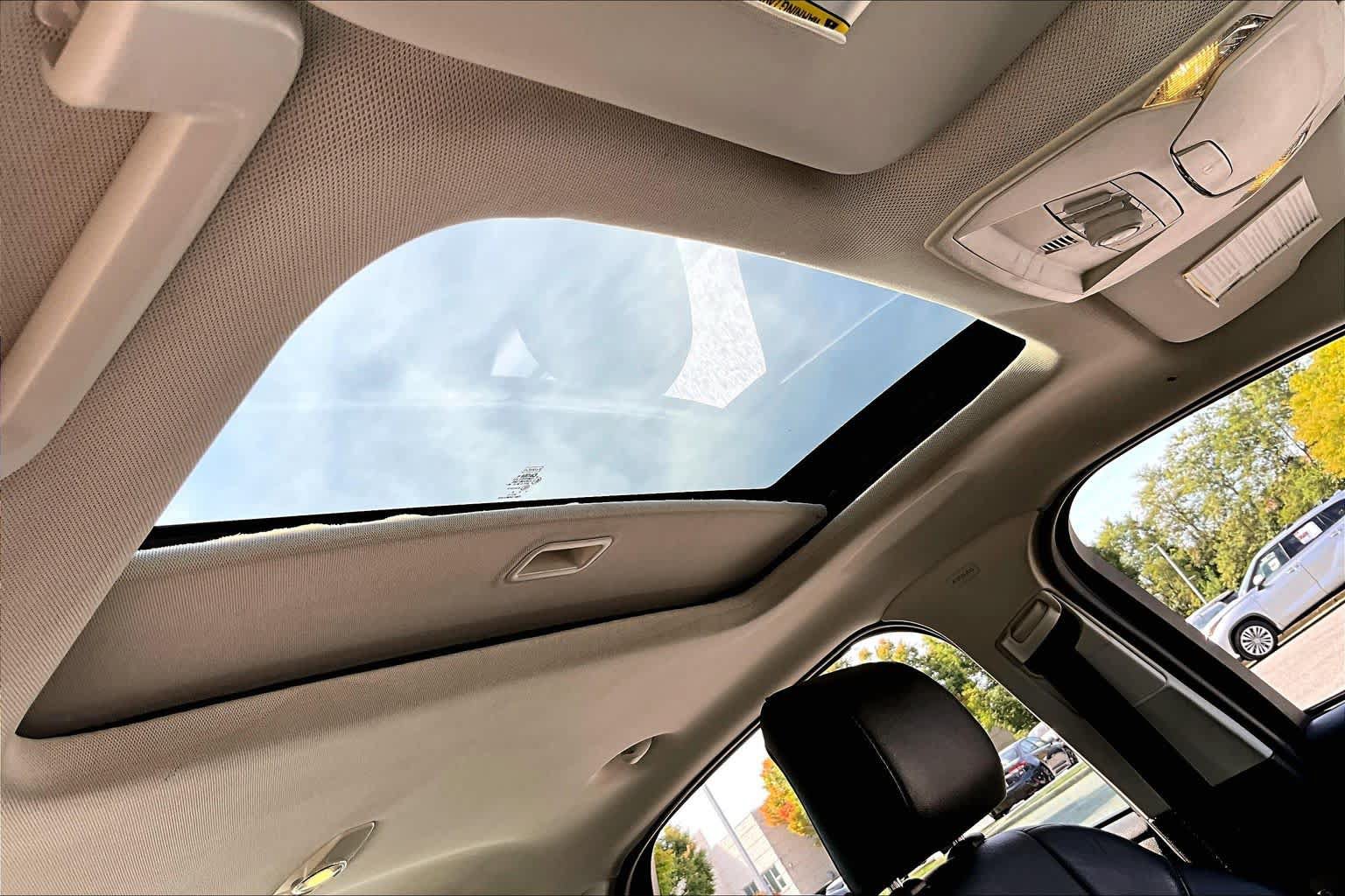 Used 2016 Ford Focus Titanium FWD image 14