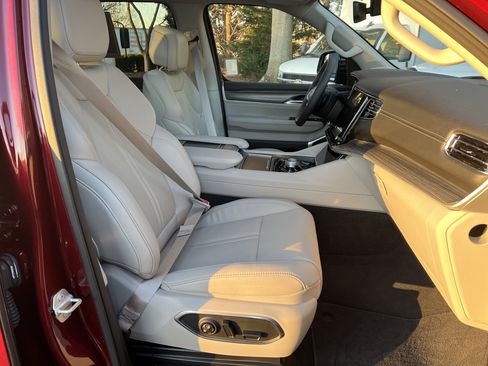 Used 2024 Jeep Wagoneer Series II w/ Premium Group I image 34