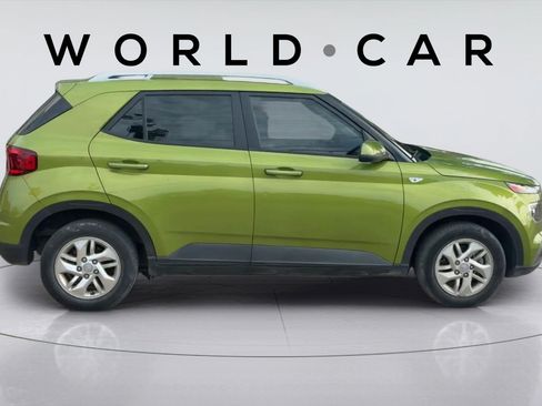 Used 2020 Hyundai Venue SEL FWD image 2