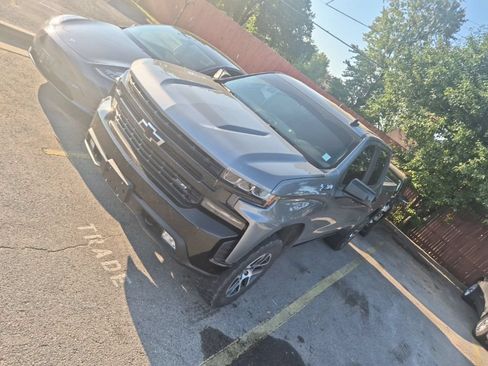 Used 2019 Chevrolet Silverado 1500 LT Trail Boss AWD/4WD image 3
