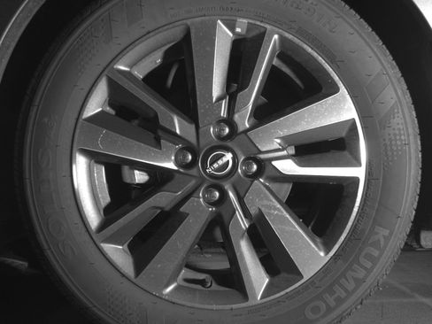 Used 2025 Nissan Versa SV FWD image 12