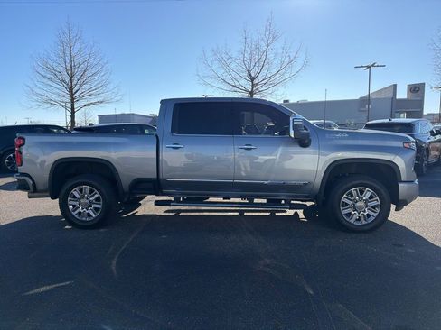Used 2024 Chevrolet Silverado 2500 High Country image 8