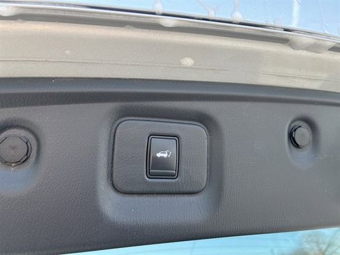 Used 2019 INFINITI QX60 Luxe w/ Essential Package image 16