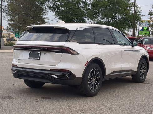 New 2026 Lincoln Nautilus Premier image 3