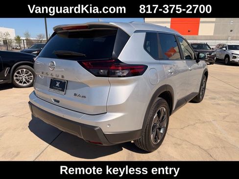 Used 2024 Nissan Rogue SV w/ SV Premium Package AWD/4WD image 4
