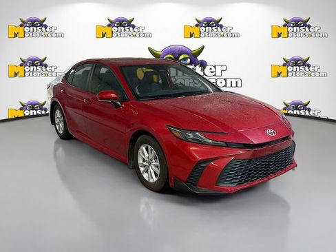 Used 2025 Toyota Camry SE FWD image 3