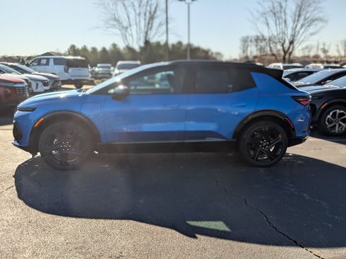 New 2026 Chevrolet Equinox EV RS image 5