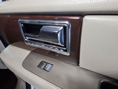 Used 2014 Lincoln Navigator 4WD image 18