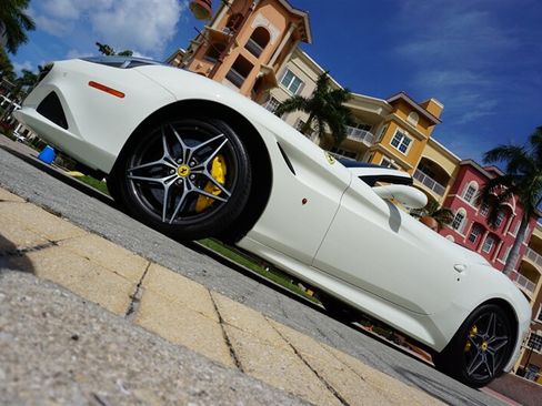 Used 2017 Ferrari California T RWD image 57