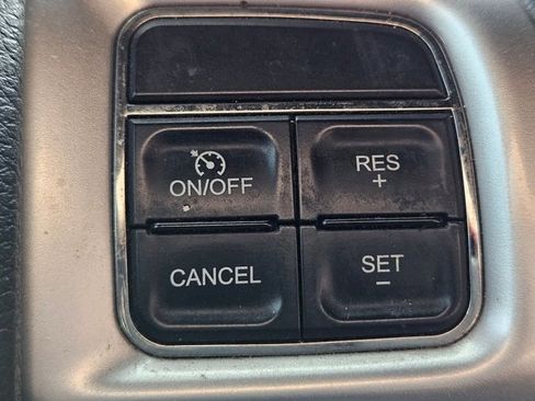 Used 2011 Dodge Challenger image 12