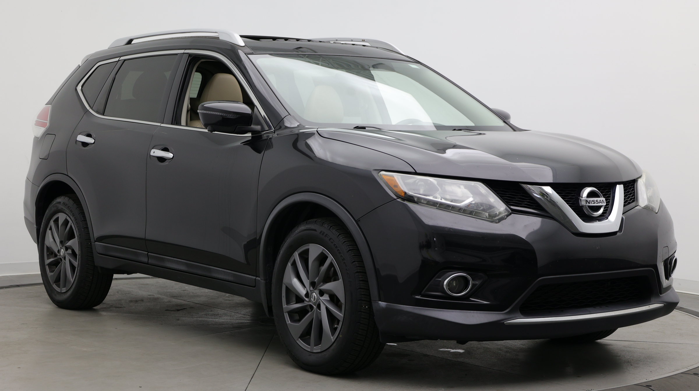 Used 2016 Nissan Rogue SL w/ SL Premium Package FWD image 3
