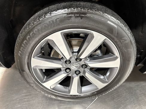 Used 2025 Honda Pilot Touring image 13